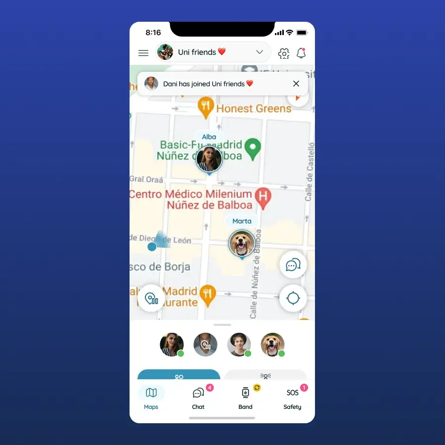 The ēllu map screen showing the real-time location of the "Uni friends" circle members, with Alba's and Marta's avatars visible over the streets of Madrid